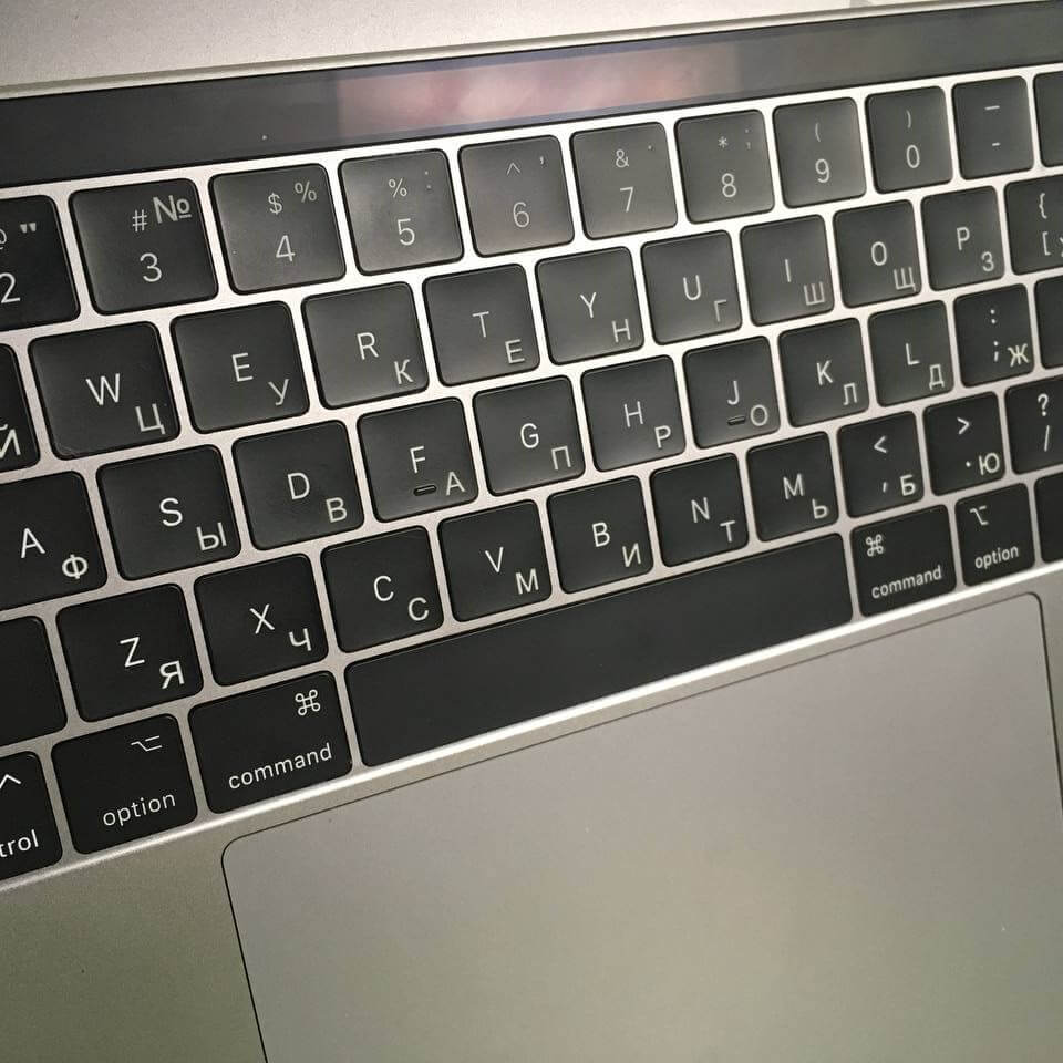 Лазерная гравировка клавиатуры MacBook
