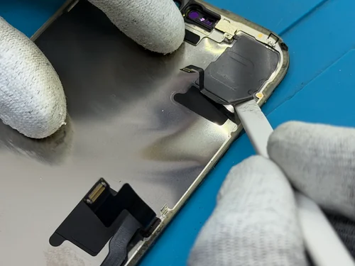 Внутренняя диагностика iPhone 16 Pro Max в iSupport — проверка шлейфов, модулей и состояния устройства после разборки