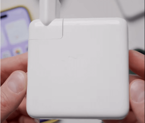 Что будет, если заряжать iPhone зарядкой от MacBook?